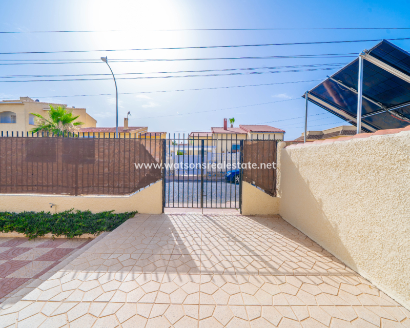 Resale - Detached - Urb. La Marina