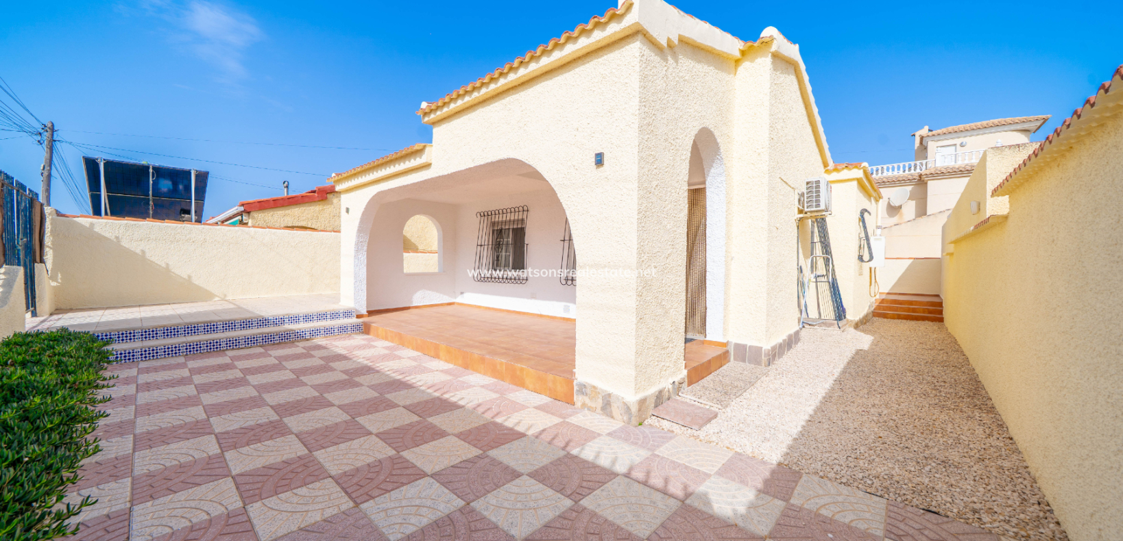 Resale - Detached - Urb. La Marina