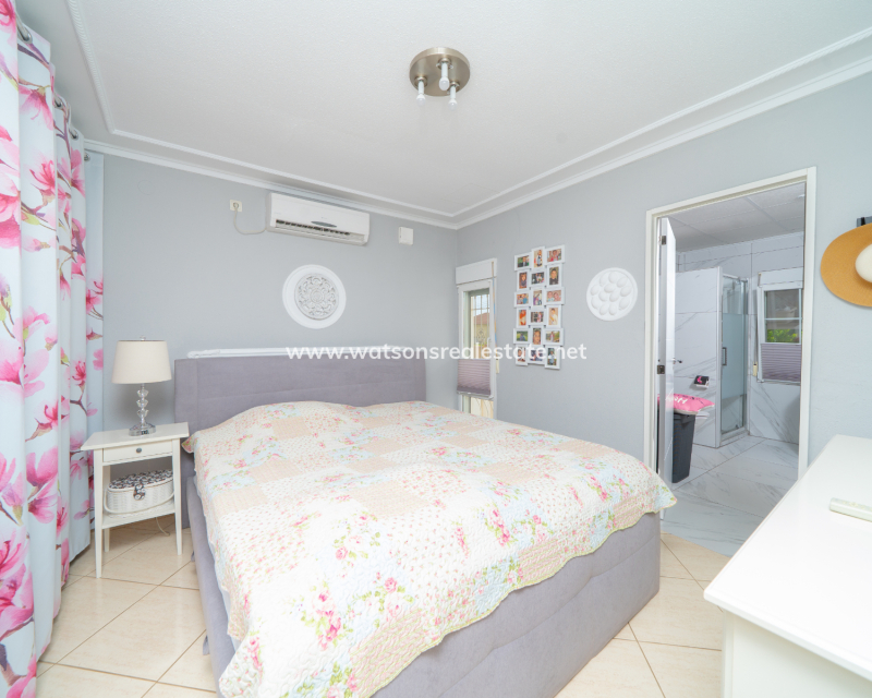 Resale - Detached - Urb. La Marina