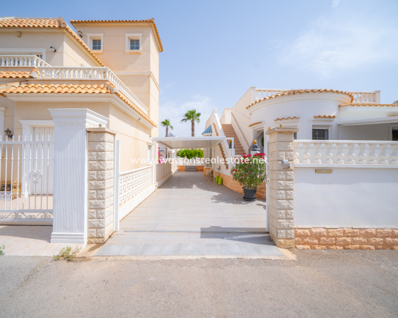 Resale - Detached - Urb. La Marina