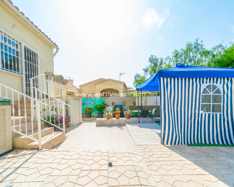 Resale - Detached - Urb. La Marina