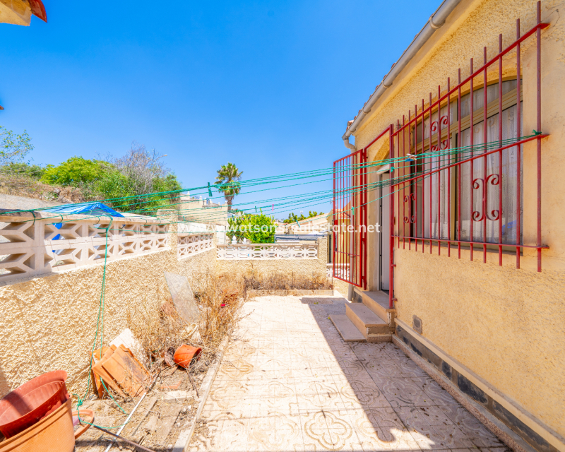 Resale - Detached - Urb. La Marina