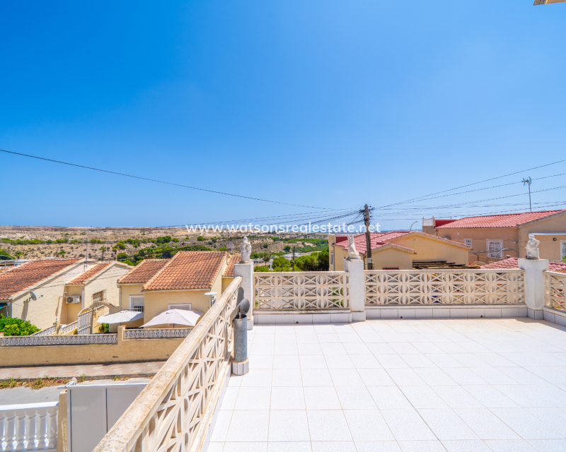 Resale - Detached - Urb. La Marina