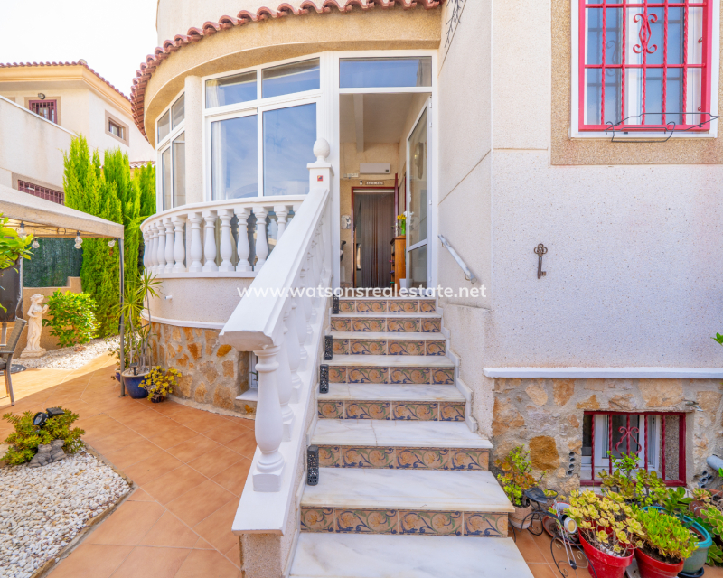 Resale - Detached - Urb. La Marina