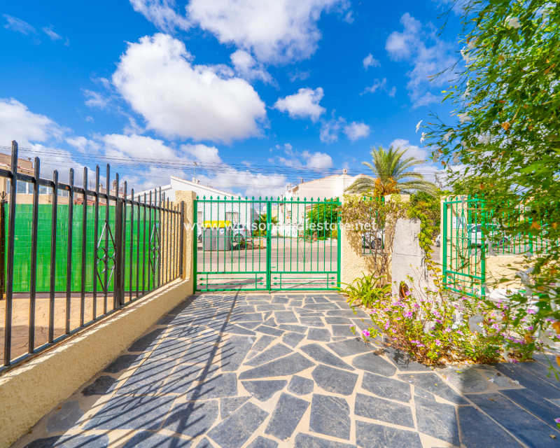 Resale - Detached - Urb. La Marina