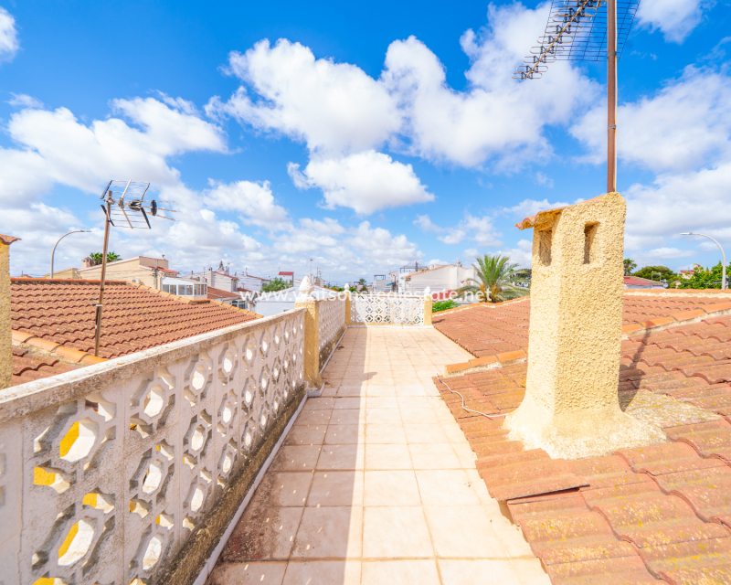 Resale - Detached - Urb. La Marina