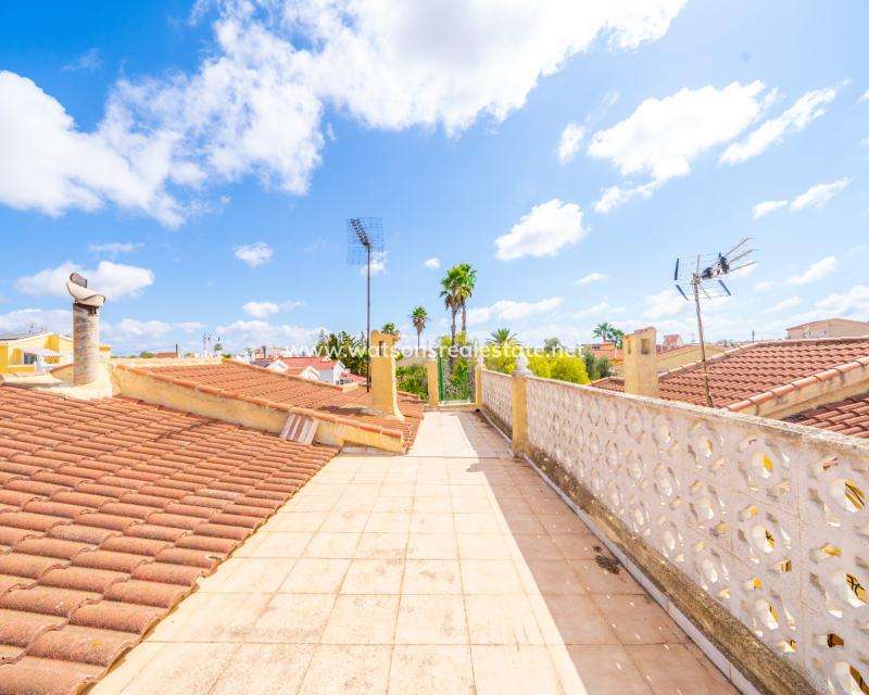 Resale - Detached - Urb. La Marina