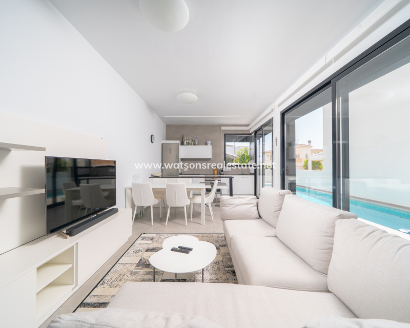 Resale - Detached - Urb. La Marina