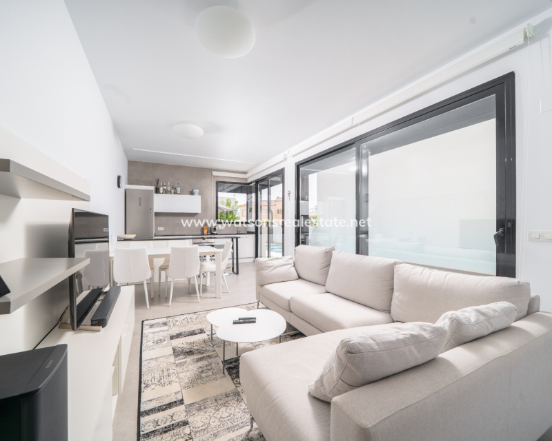 Resale - Detached - Urb. La Marina