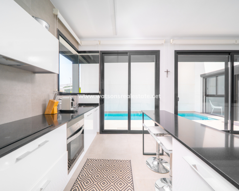 Resale - Detached - Urb. La Marina