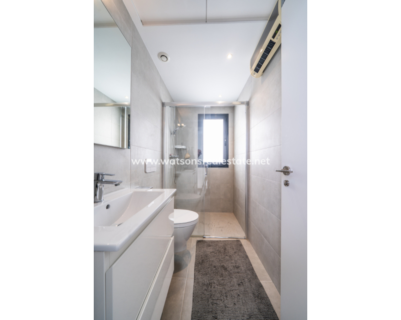 Resale - Detached - Urb. La Marina