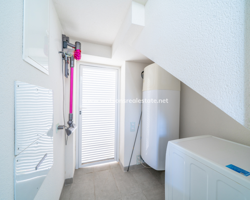 Resale - Detached - Urb. La Marina