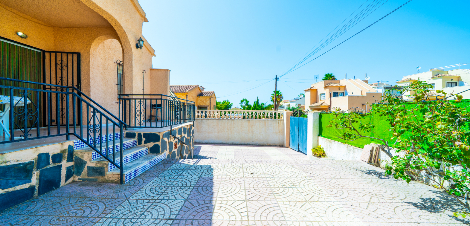Resale - Detached - Urb. La Marina