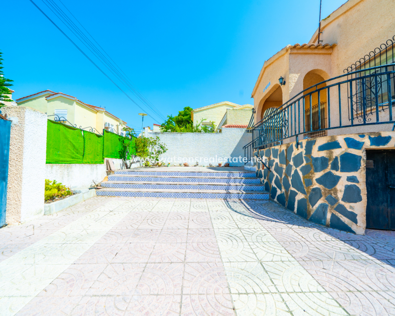 Resale - Detached - Urb. La Marina