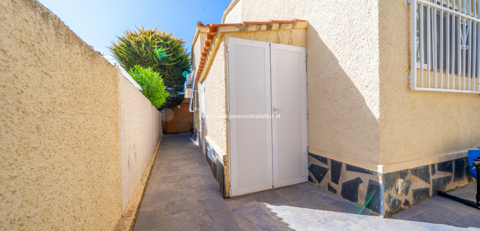 Resale - Detached - Urb. La Marina