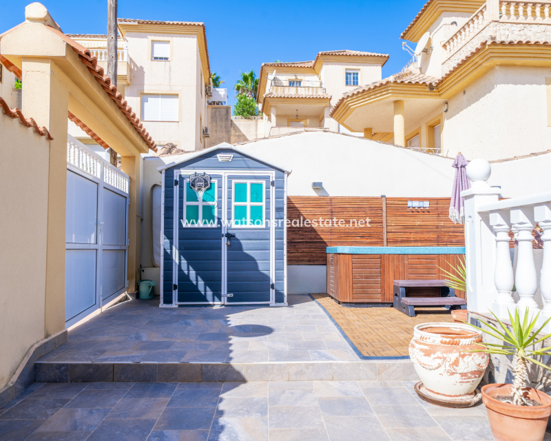 Resale - Detached - Urb. La Marina
