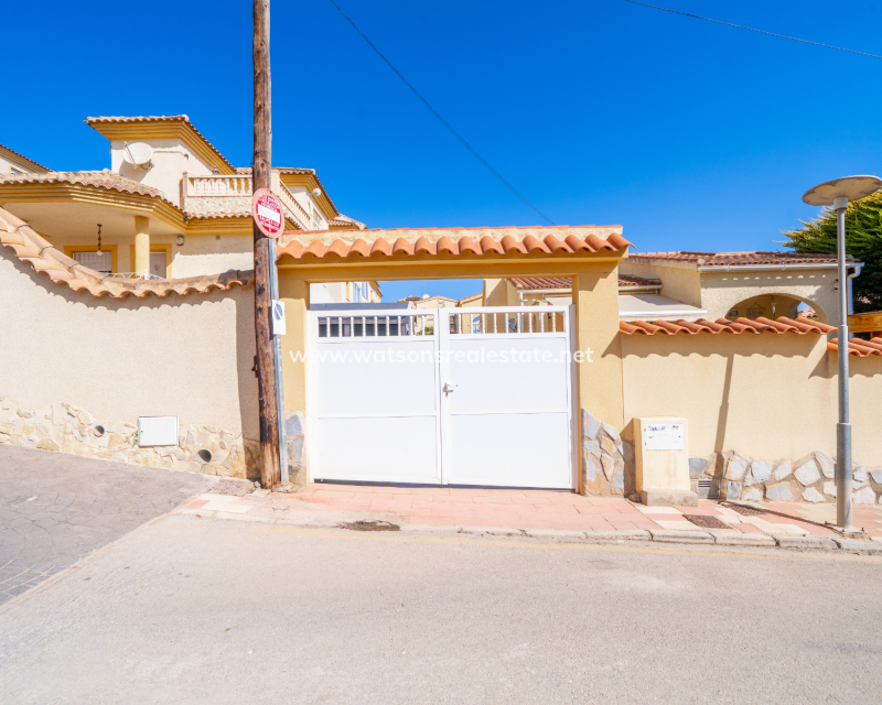 Resale - Detached - Urb. La Marina