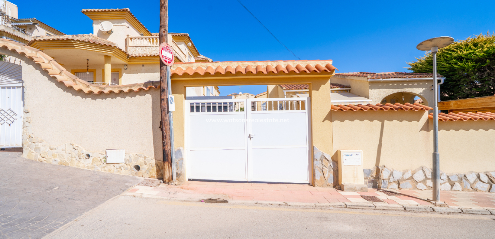 Resale - Detached - Urb. La Marina