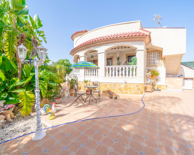 Resale - Detached - Urb. La Marina