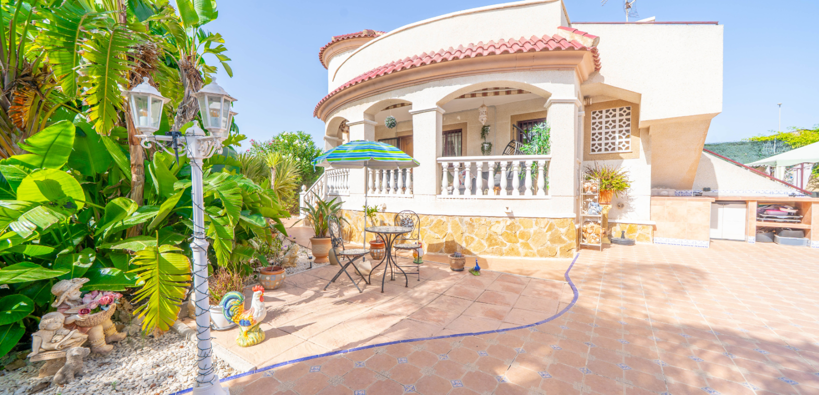 Resale - Detached - Urb. La Marina