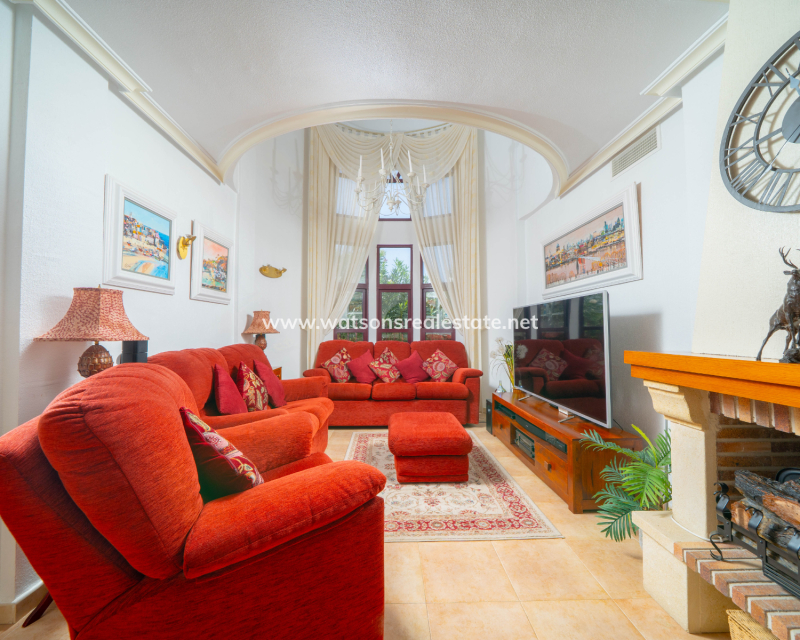 Resale - Detached - Urb. La Marina