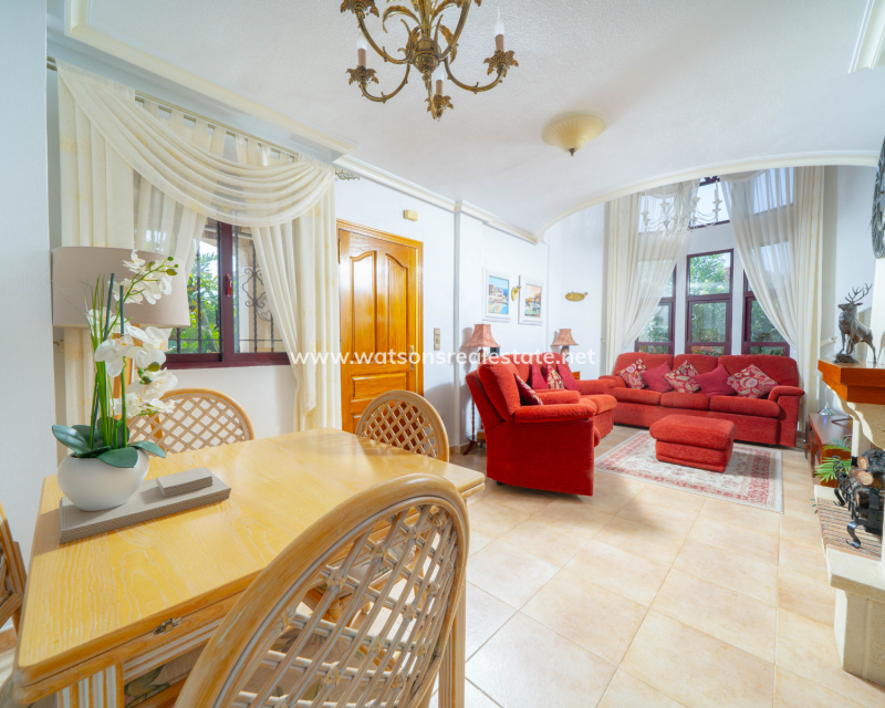 Resale - Detached - Urb. La Marina