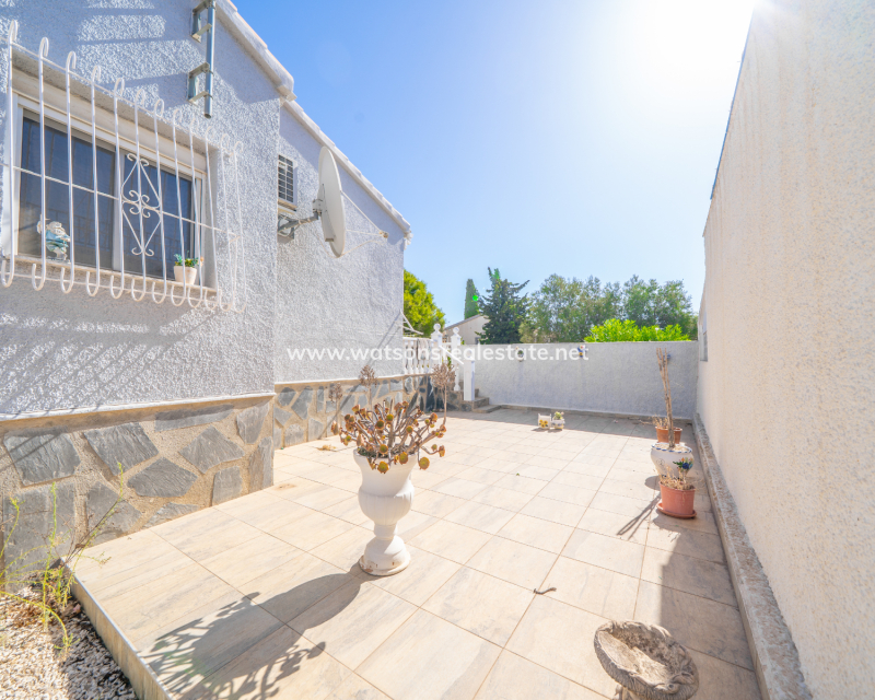 Resale - Detached - Urb. La Marina