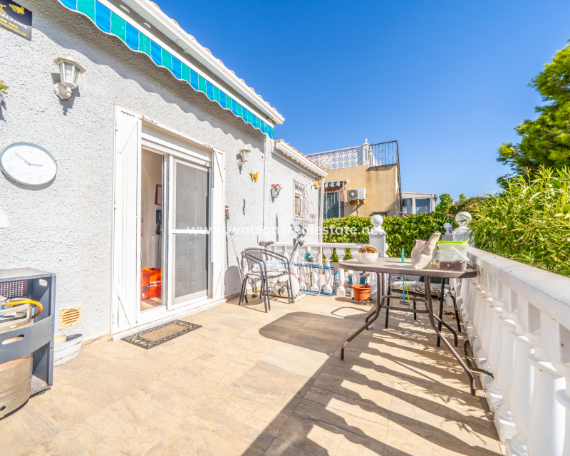 Resale - Detached - Urb. La Marina