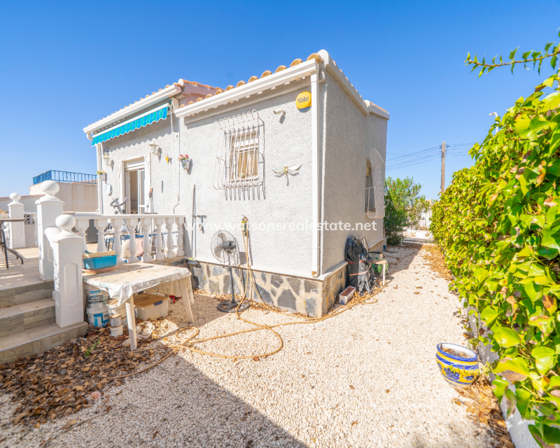 Resale - Detached - Urb. La Marina