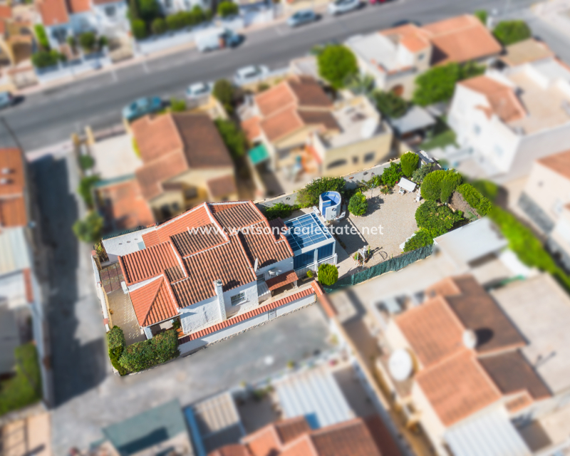 Resale - Detached - Urb. La Marina