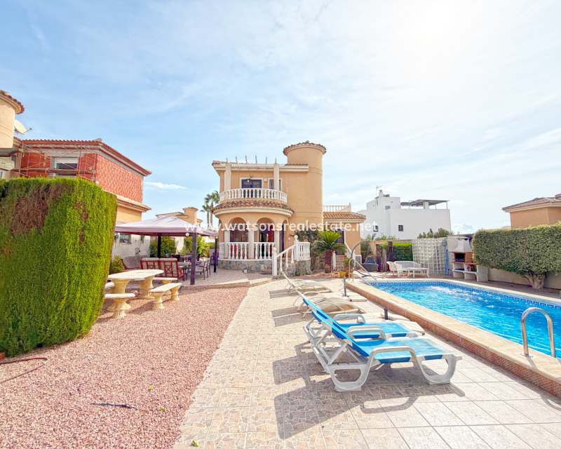 Resale - Detached - Urb. La Marina