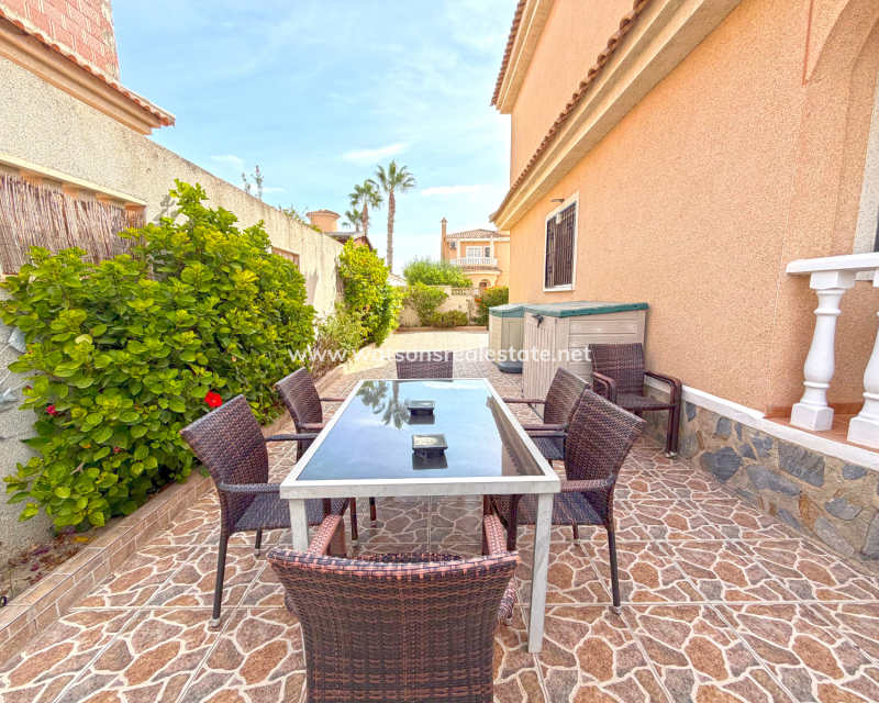 Resale - Detached - Urb. La Marina
