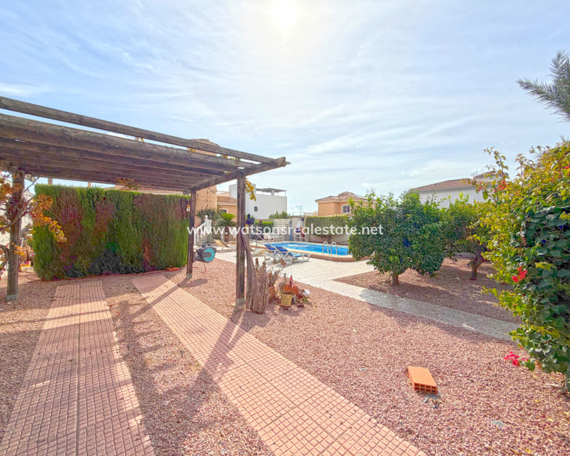 Resale - Detached - Urb. La Marina