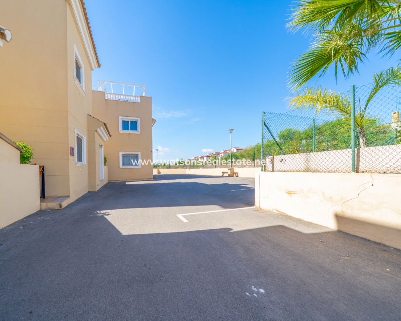 Resale - Detached - Urb. La Marina