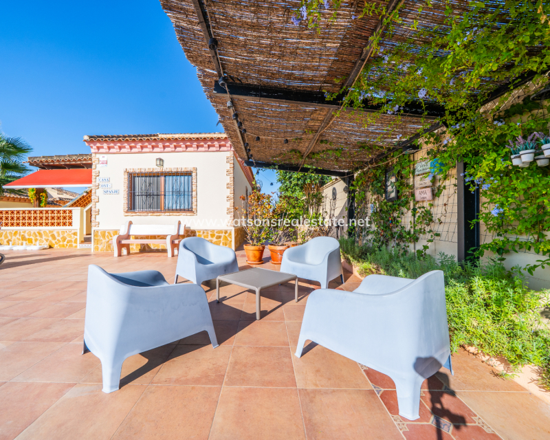 Resale - Detached - Urb. La Marina