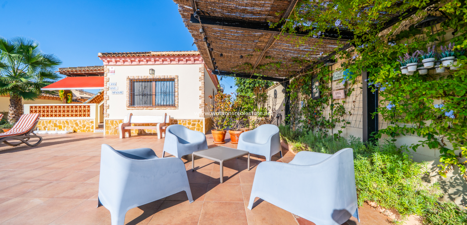 Resale - Detached - Urb. La Marina