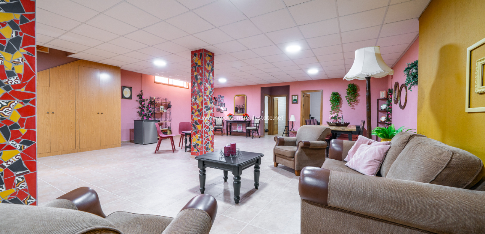Resale - Detached - Urb. La Marina
