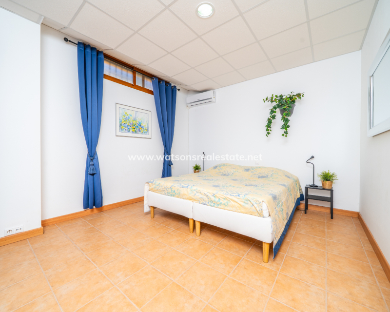 Resale - Detached - Urb. La Marina