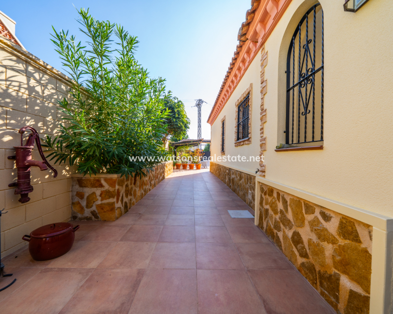 Resale - Detached - Urb. La Marina