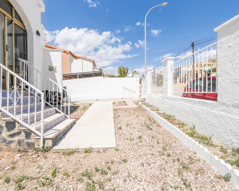 Resale - Detached - Urb. La Marina