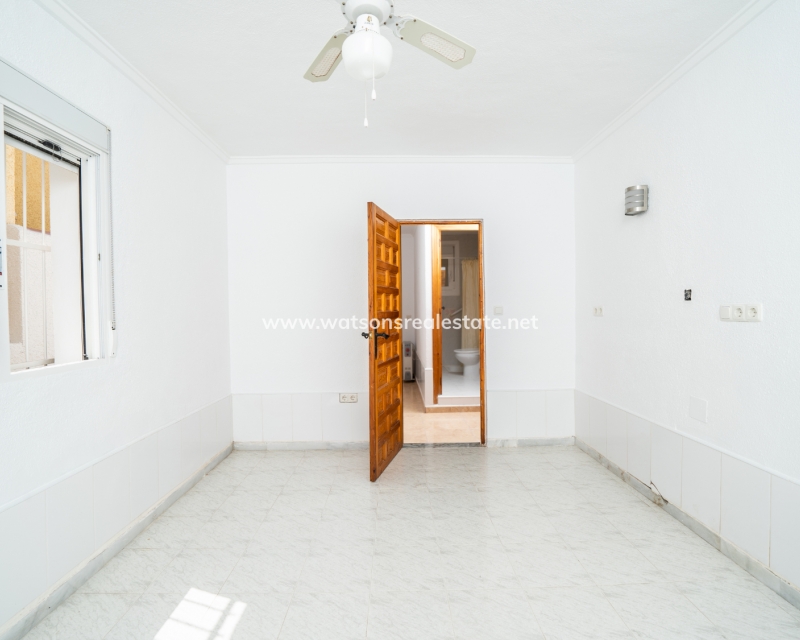 Resale - Detached - Urb. La Marina