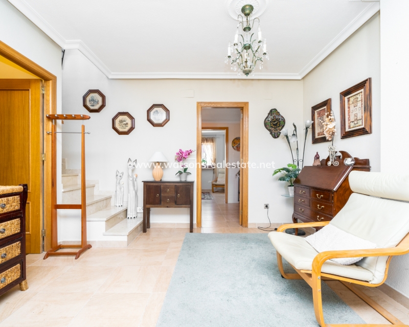 Resale - Detached - Urb. La Marina