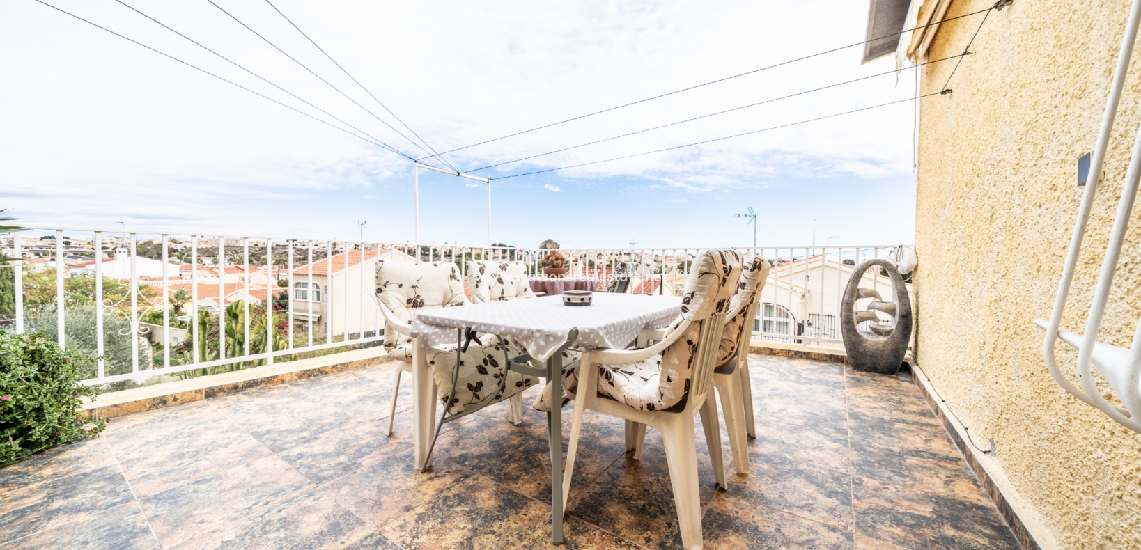 Resale - Detached - Urb. La Marina