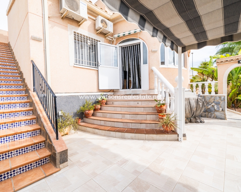 Resale - Detached - Urb. La Marina