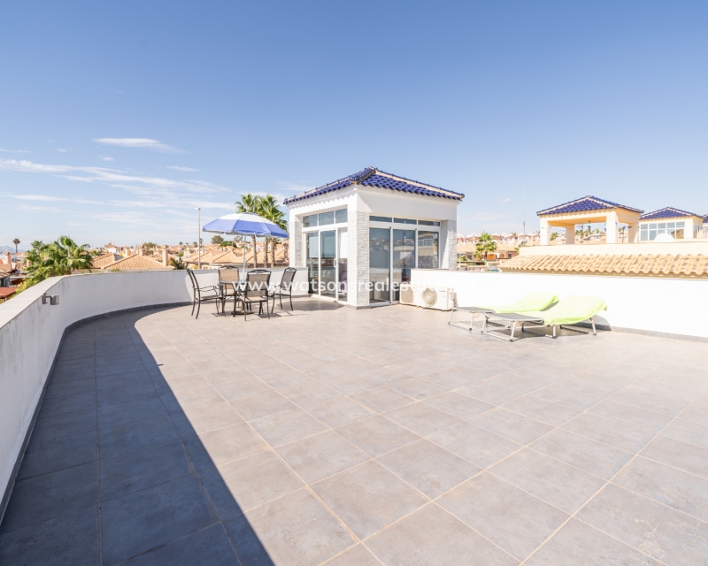 Resale - Detached - Urb. La Marina