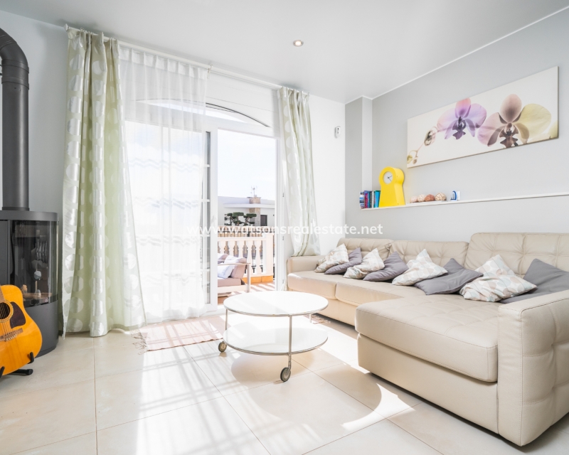 Resale - Detached - Urb. La Marina