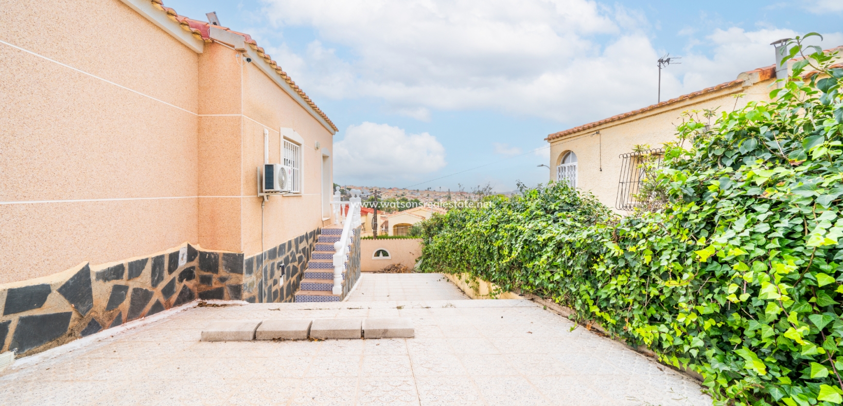 Resale - Detached - Urb. La Marina