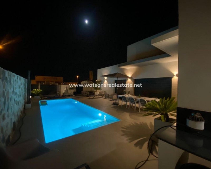Resale - Freistendhe Villa - Daya Nueva