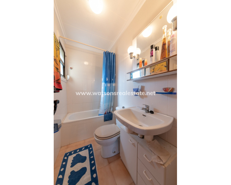 Resale - Freistendhe Villa - La Marina - Urb. La Marina