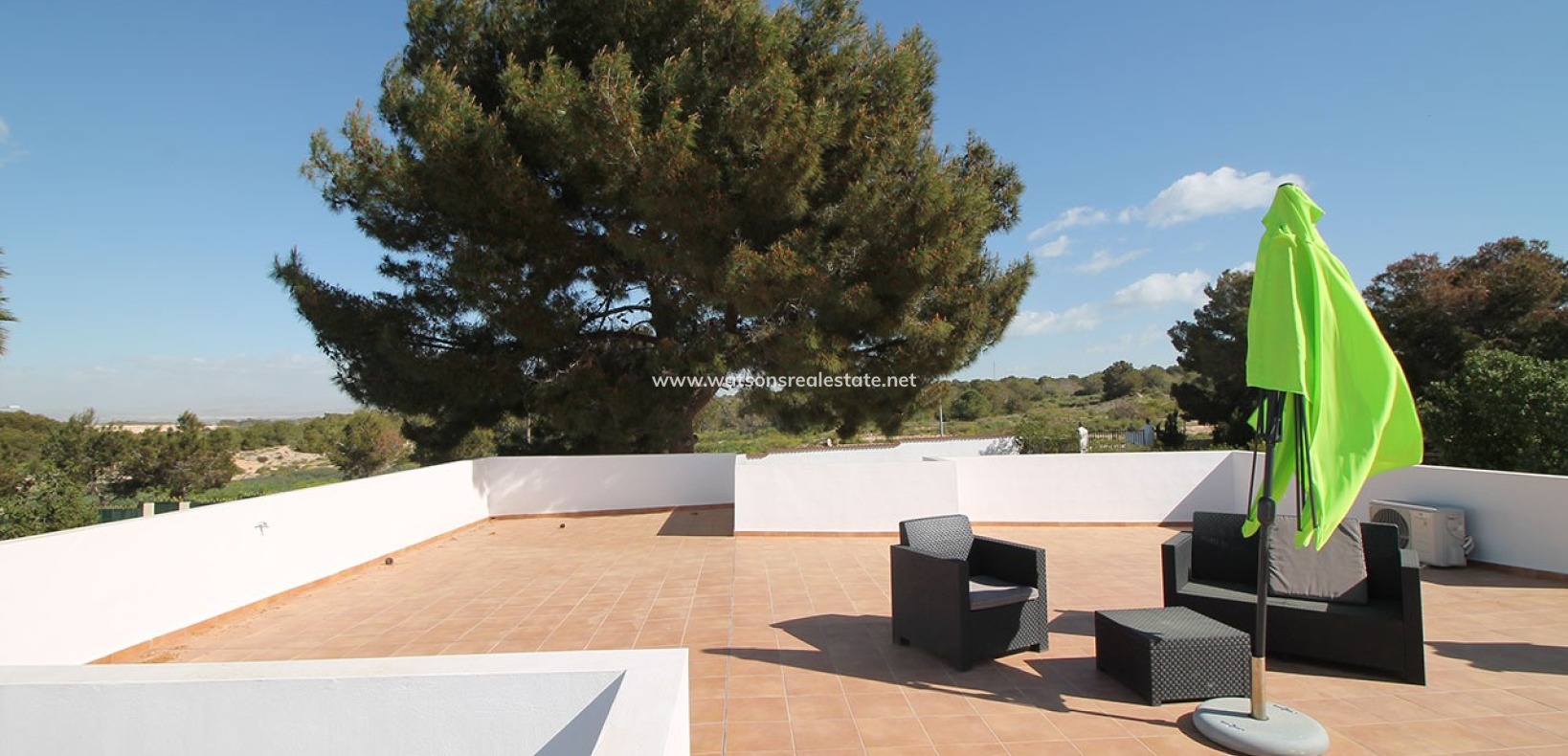 Resale - Freistendhe Villa - Urb. El Oasis - La Marina
